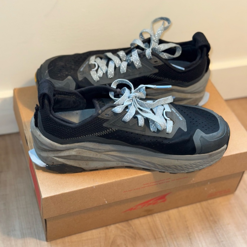 Altra Olympus Women’s Running Shoe Size 9/EU 40.5